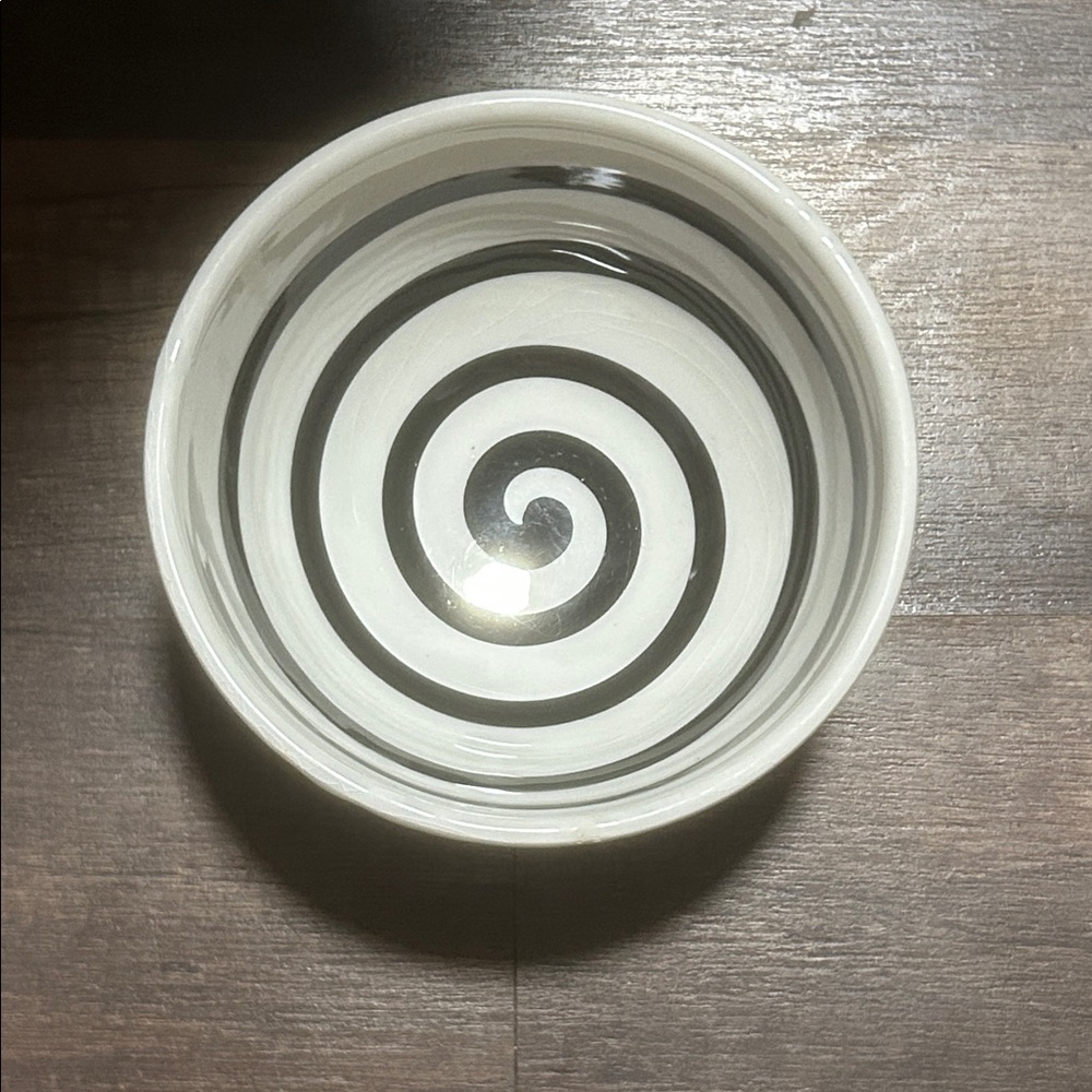 Made in Italy Ceramic Spiral Stripe Home Art Bowl - White and Gray